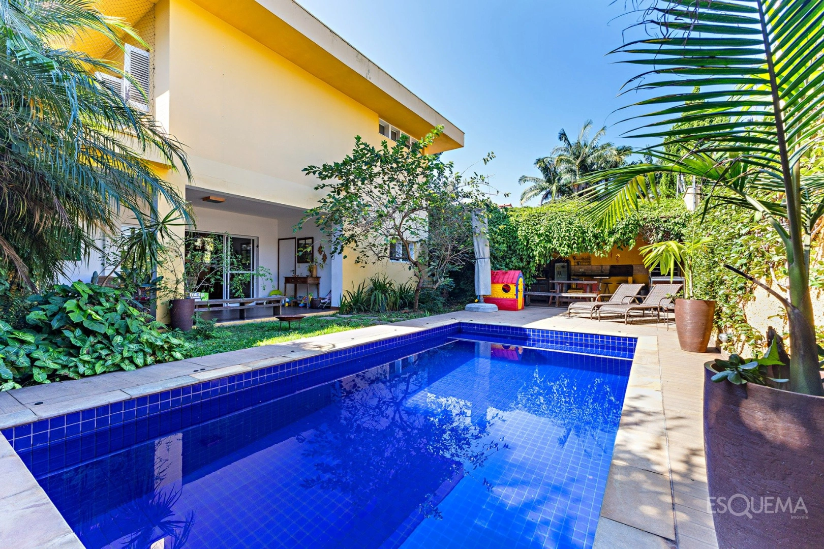 Casa em ótima localização do bairro - Imagem 1