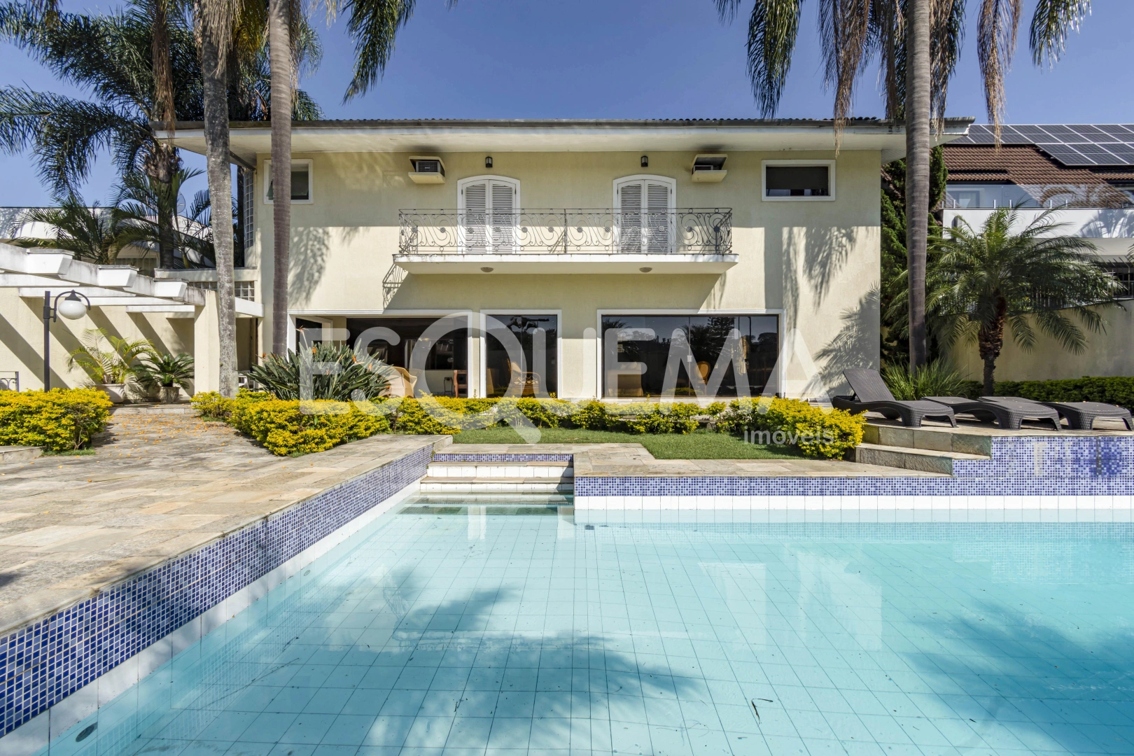 Casa ampla em rua tranquila - Imagem 2