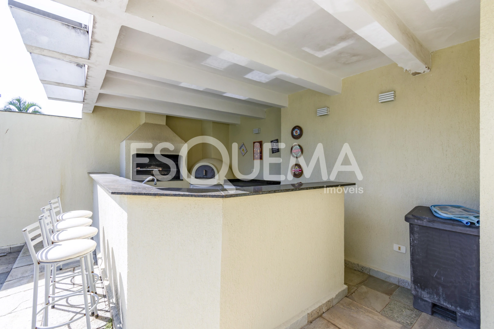 Casa ampla em rua tranquila - Imagem 5