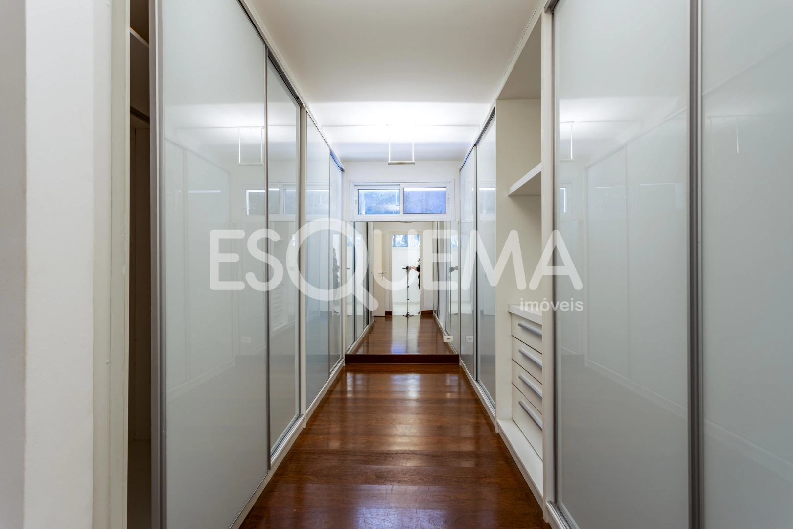 Casa com projeto de Oswaldo Bratke em terreno de 3.600 m² - Imagem 14