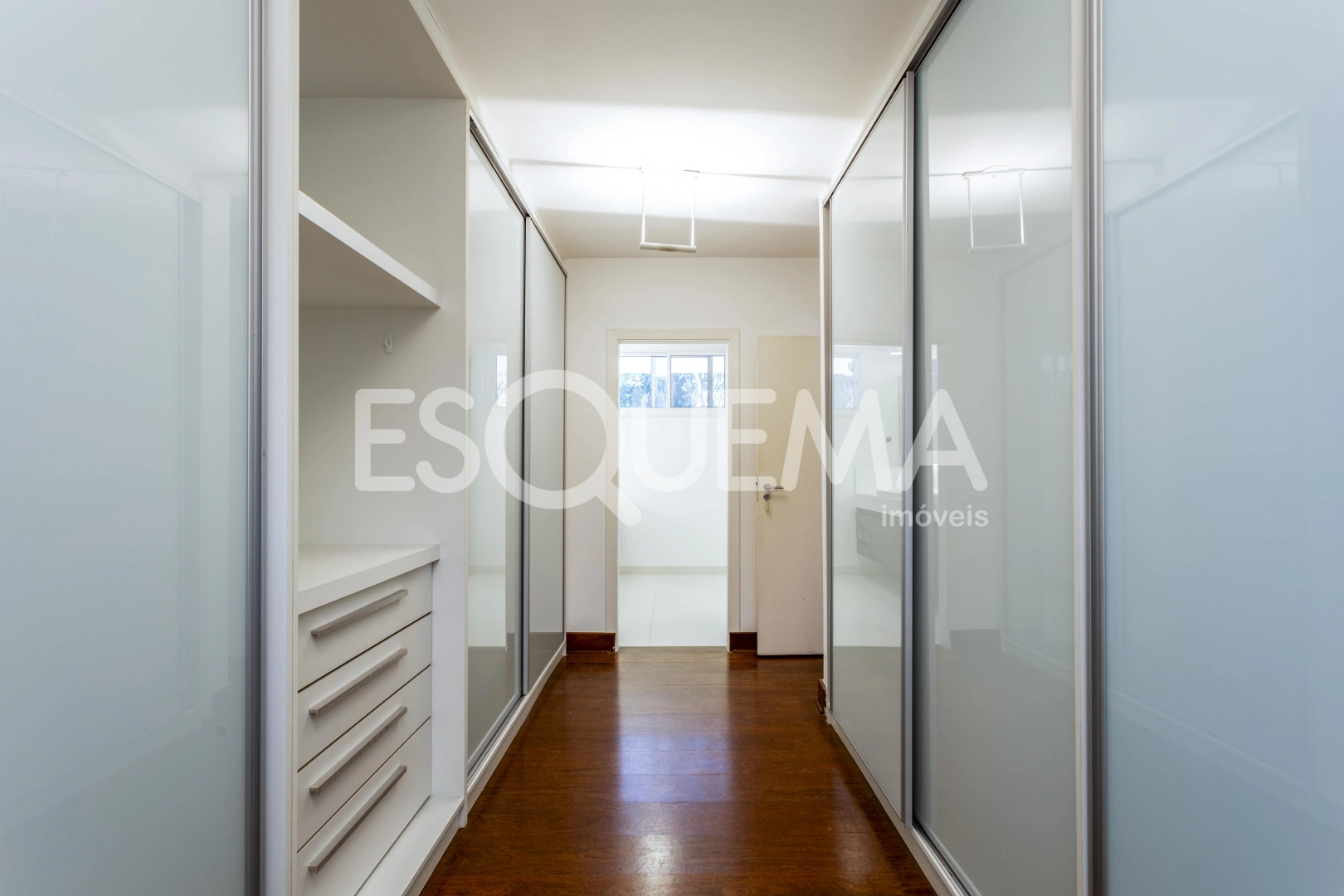 Casa com projeto de Oswaldo Bratke em terreno de 3.600 m² - Imagem 15