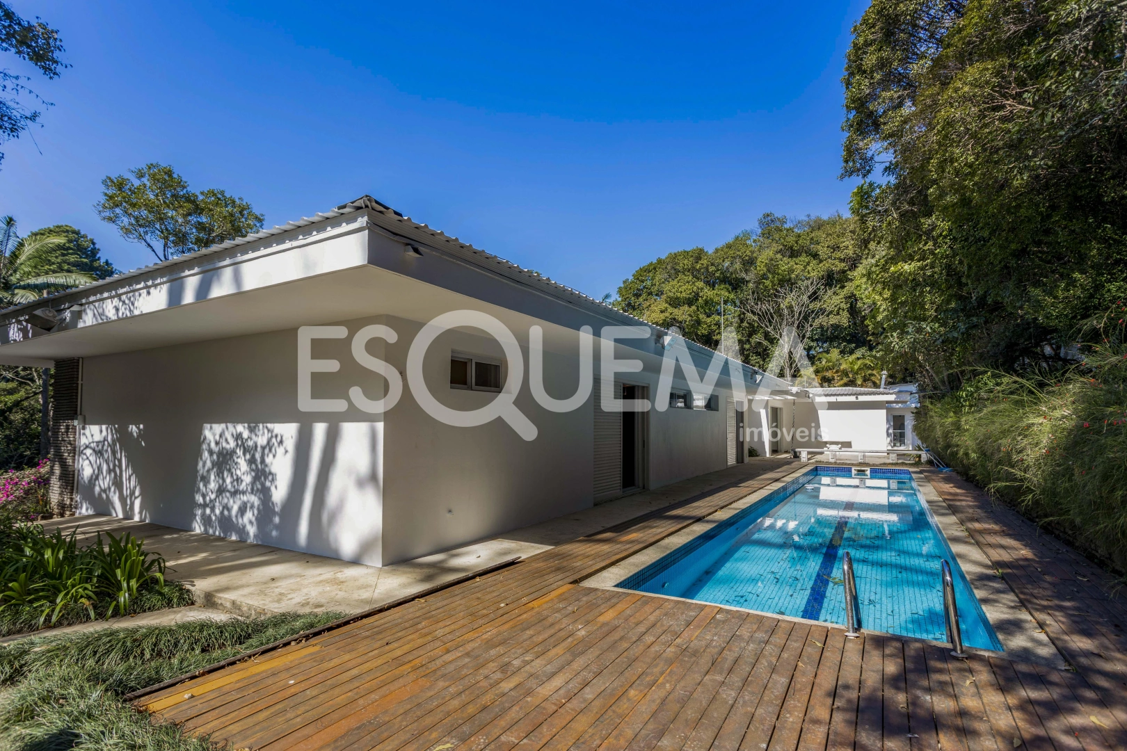 Casa com projeto de Oswaldo Bratke em terreno de 3.600 m² - Imagem 4