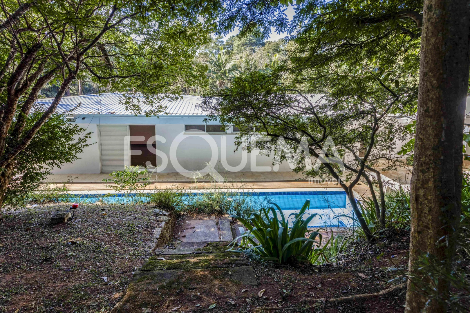 Casa com projeto de Oswaldo Bratke em terreno de 3.600 m² - Imagem 5