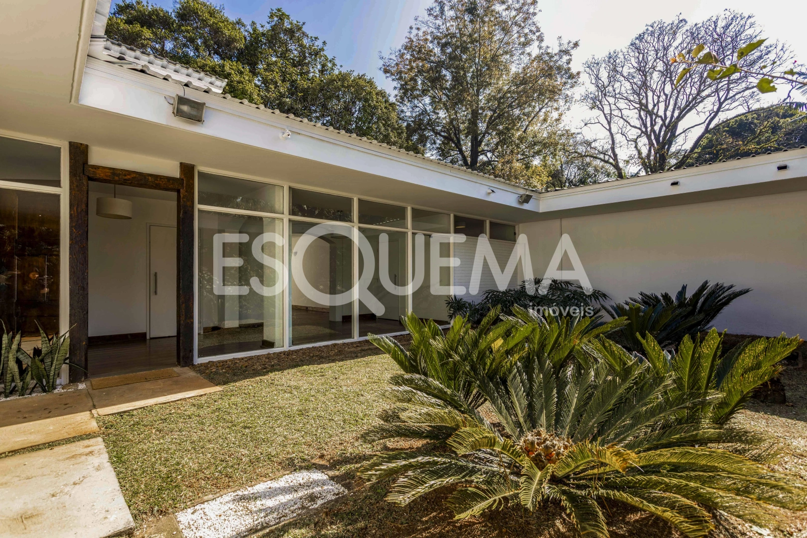 Casa com projeto de Oswaldo Bratke em terreno de 3.600 m² - Imagem 7