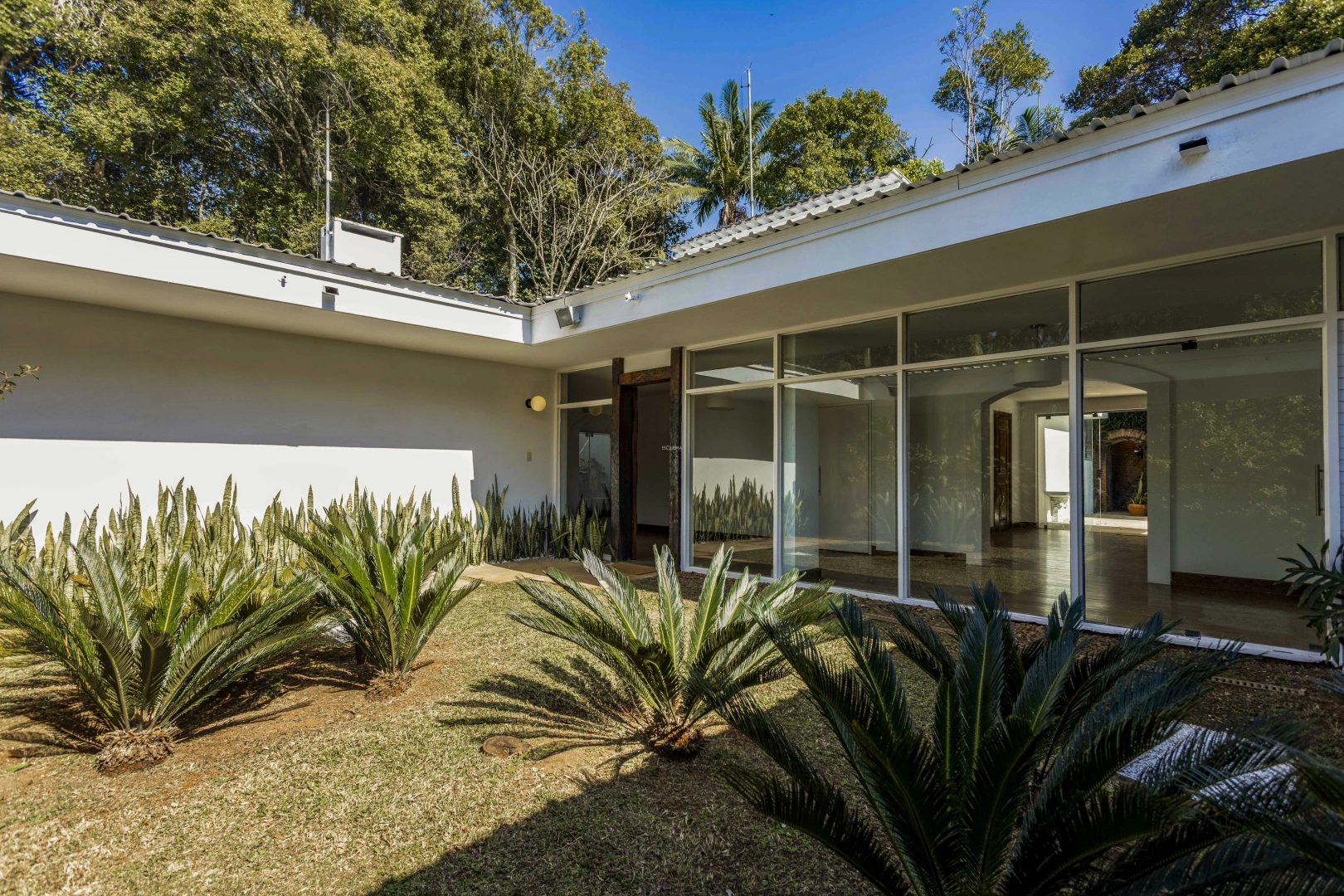 Casa com projeto de Oswaldo Bratke em terreno de 3.600 m² - Imagem 9