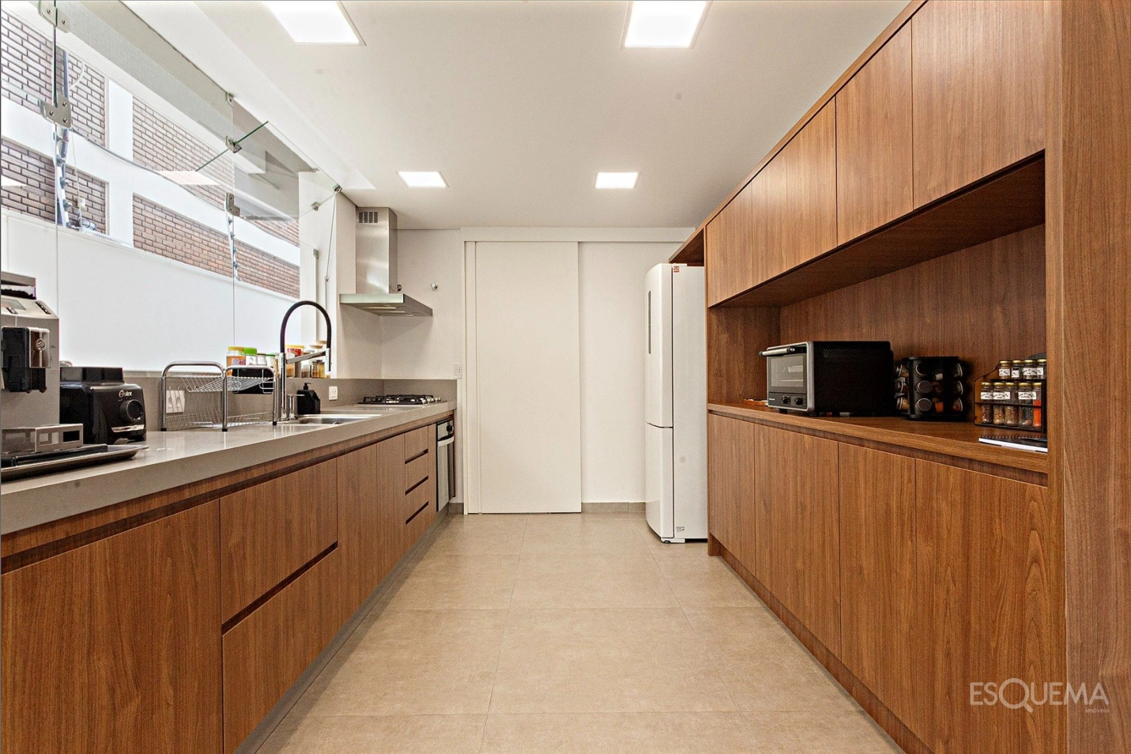 Com living envidraçado, lareira e a poucas quadras do Ibirapuera - Imagem 15