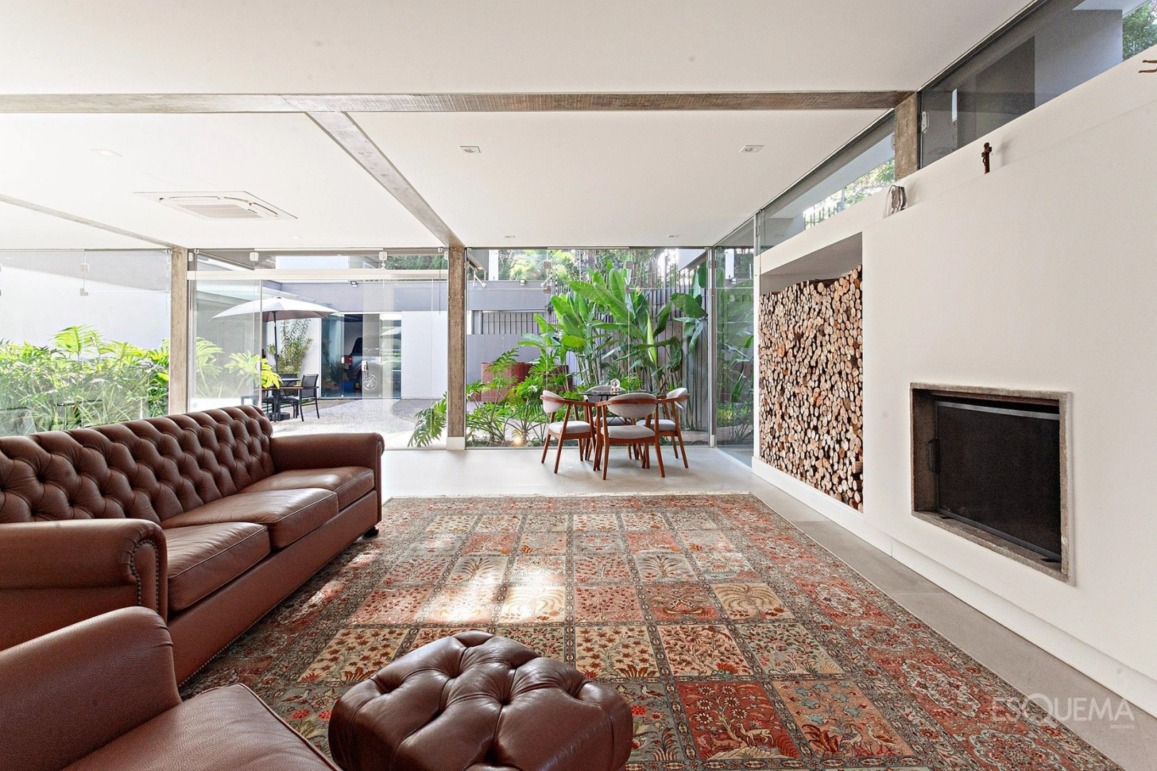 Com living envidraçado, lareira e a poucas quadras do Ibirapuera - Imagem 1