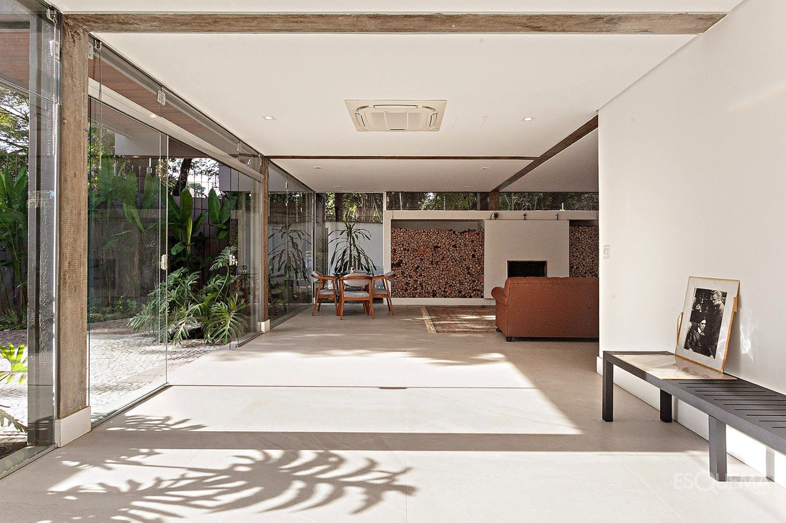 Com living envidraçado, lareira e a poucas quadras do Ibirapuera - Imagem 3