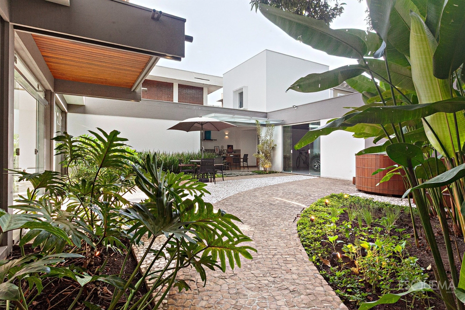 Com living envidraçado, lareira e a poucas quadras do Ibirapuera - Imagem 4