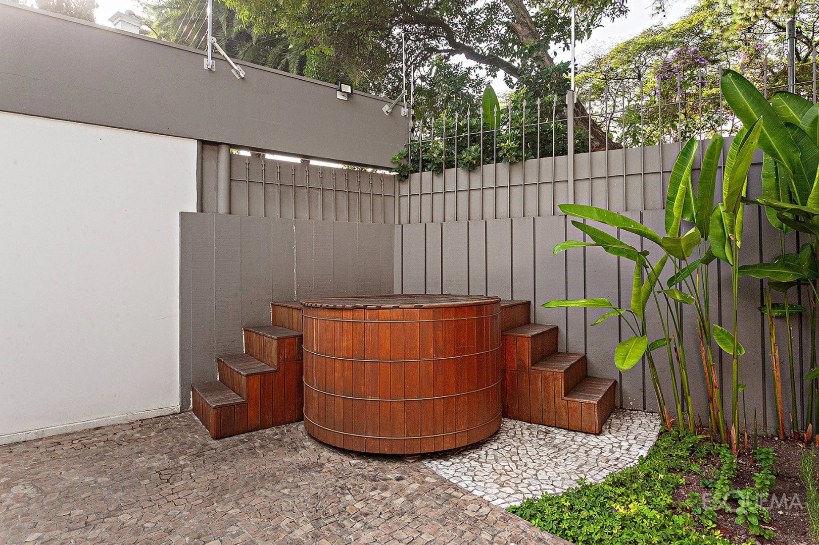 Com living envidraçado, lareira e a poucas quadras do Ibirapuera - Imagem 5