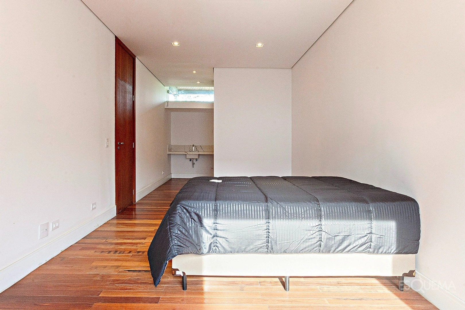 Com living envidraçado, lareira e a poucas quadras do Ibirapuera - Imagem 8