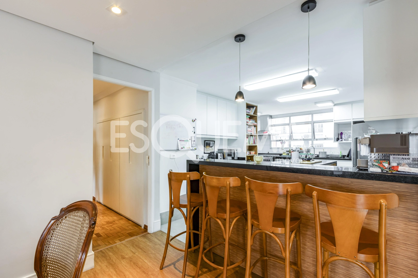 Apartamento reformado, em prédio procurado - Imagem 12