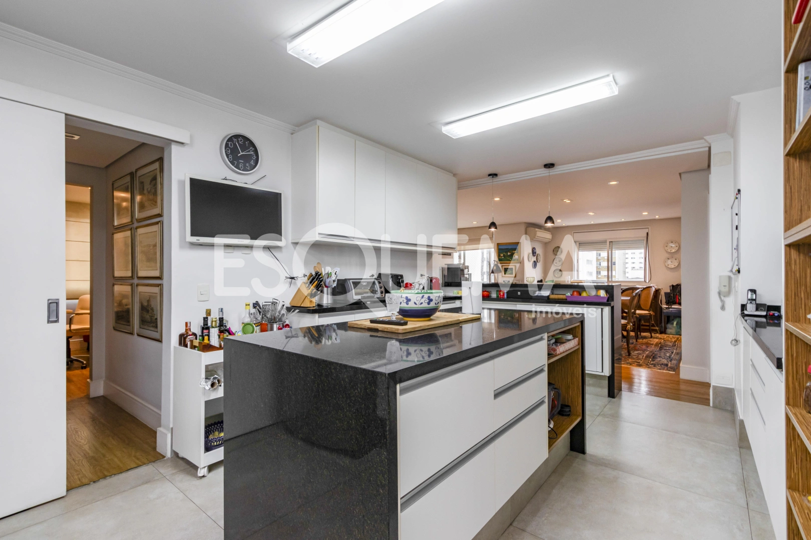 Apartamento reformado, em prédio procurado - Imagem 13