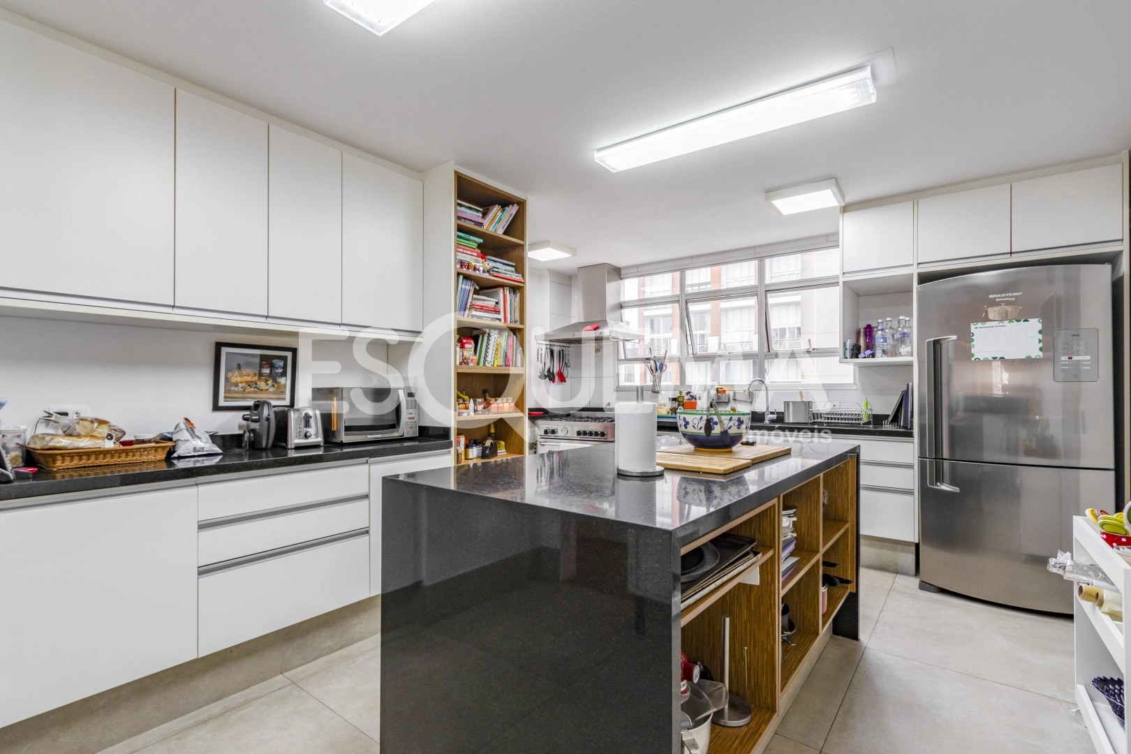Apartamento reformado, em prédio procurado - Imagem 15
