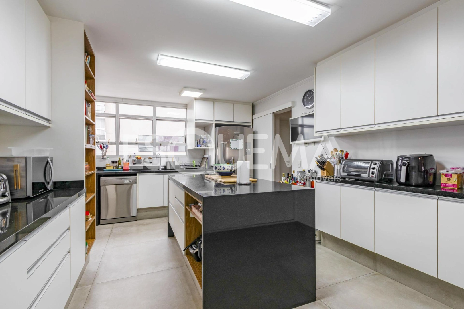 Apartamento reformado, em prédio procurado - Imagem 14