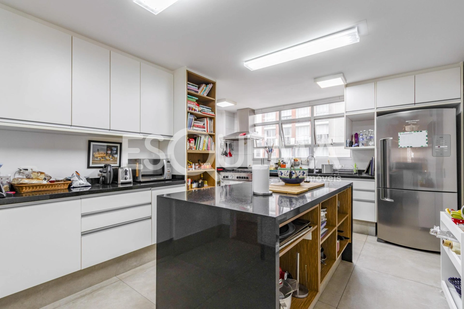 Apartamento reformado, em prédio procurado - Imagem 15