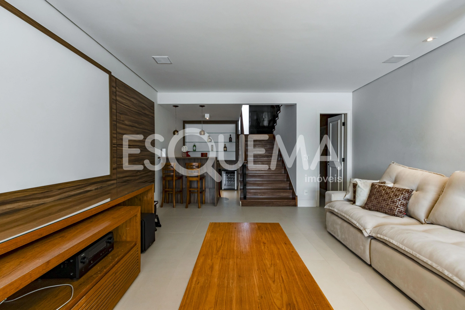 Casa recém-reformada em rua tranquila - Imagem 11