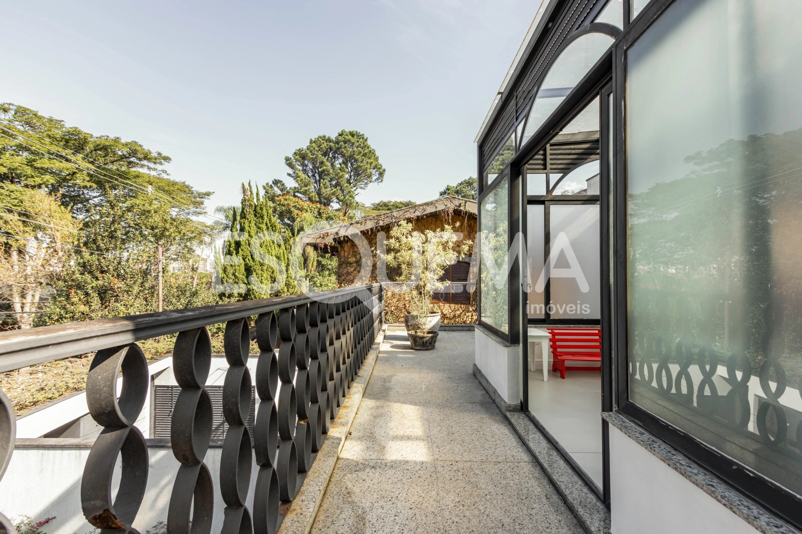 Casa recém-reformada em rua tranquila - Imagem 14