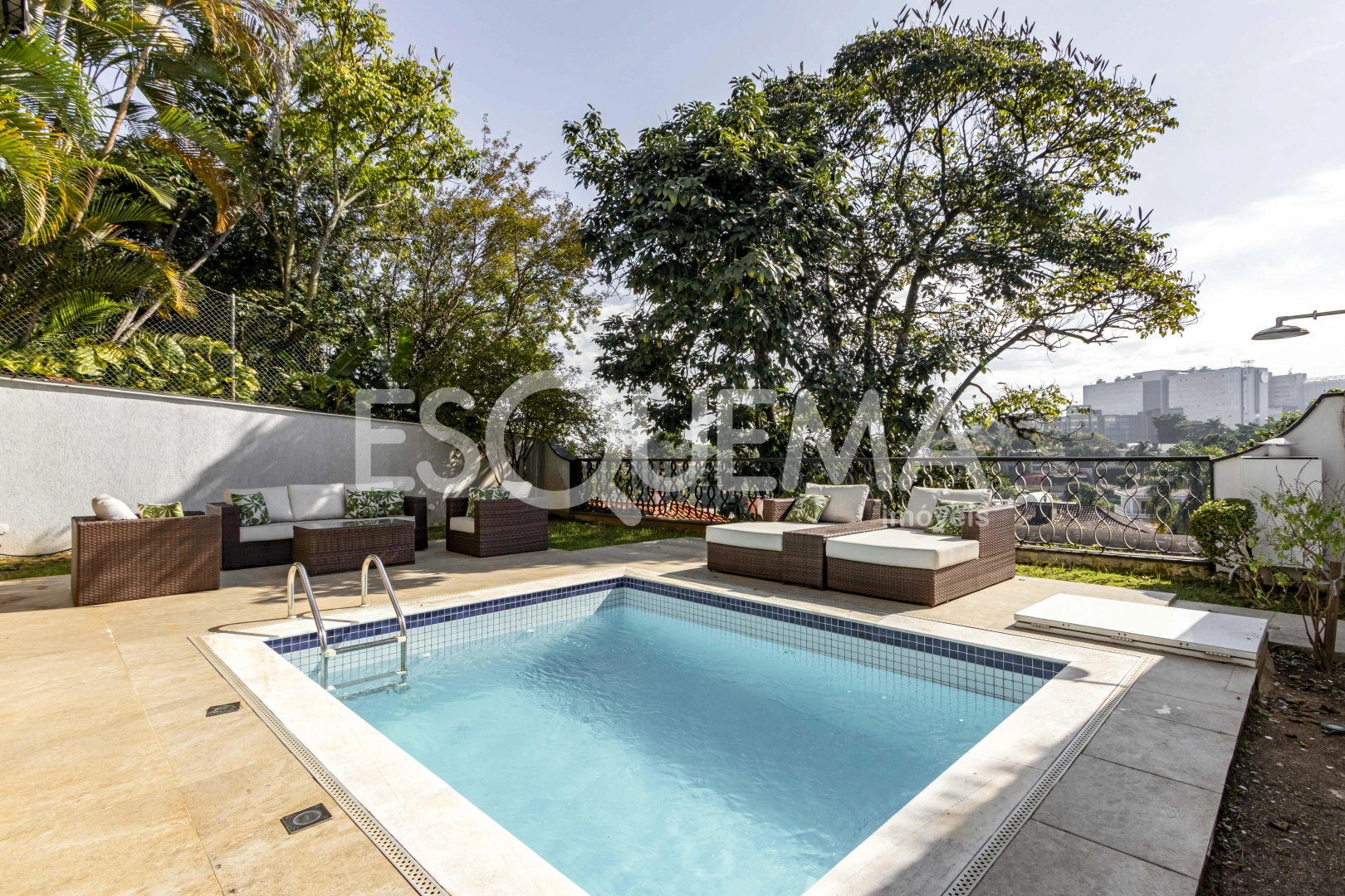 Casa recém-reformada em rua tranquila - Imagem 2