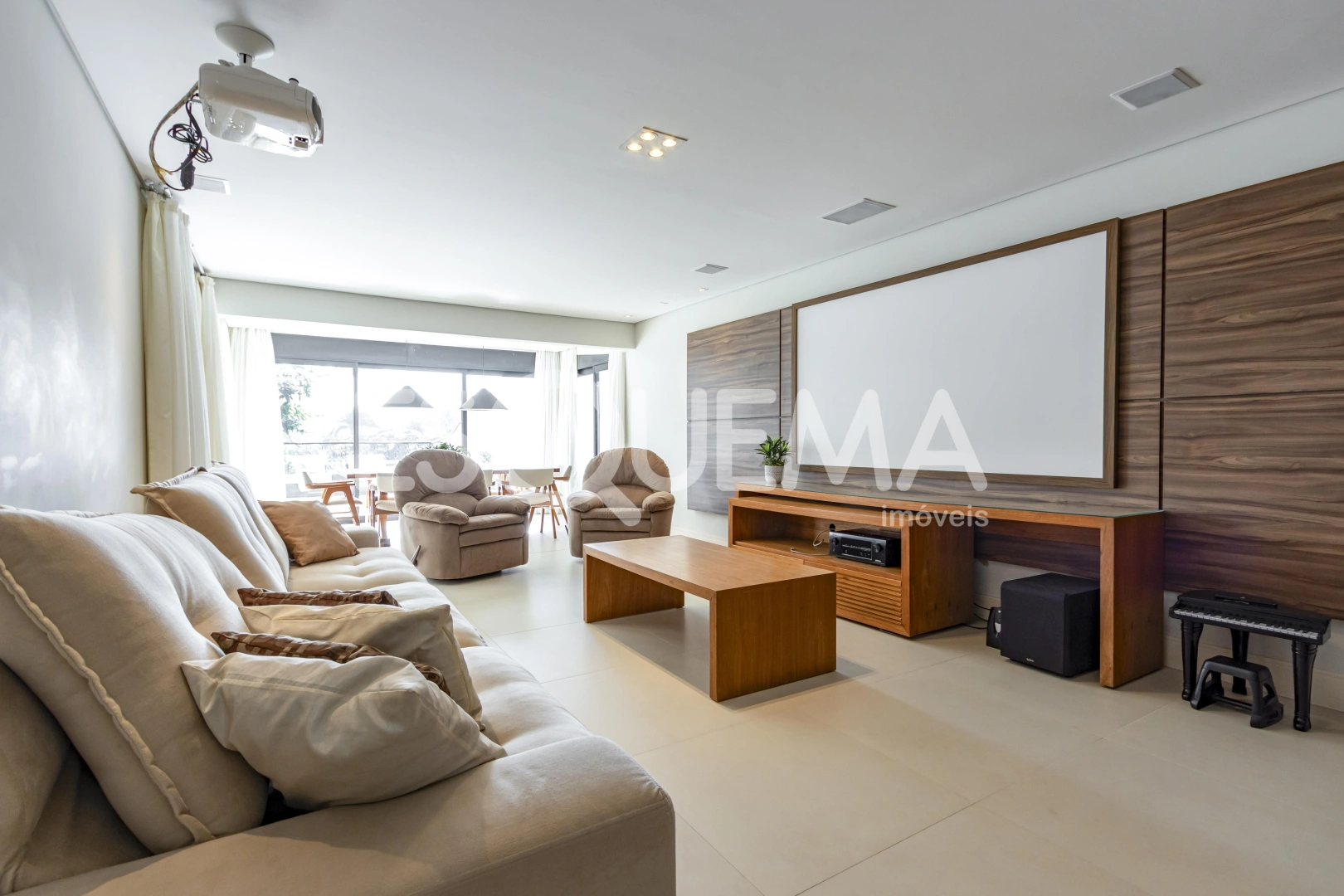 Casa recém-reformada em rua tranquila - Imagem 9