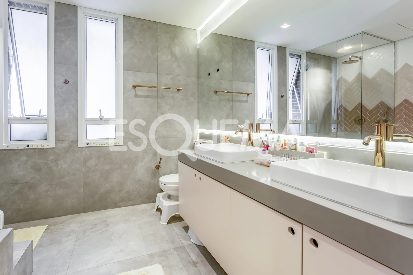 Apartamento em prédio moderno - Imagem 9