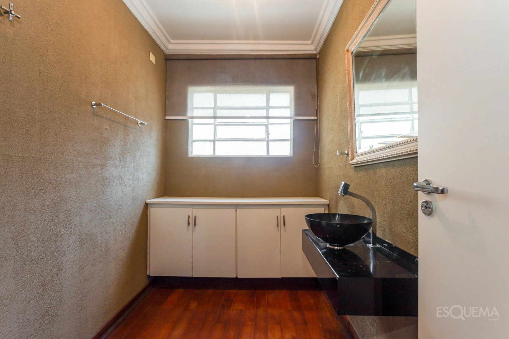 Casa reformada em região tranquila - Imagem 9