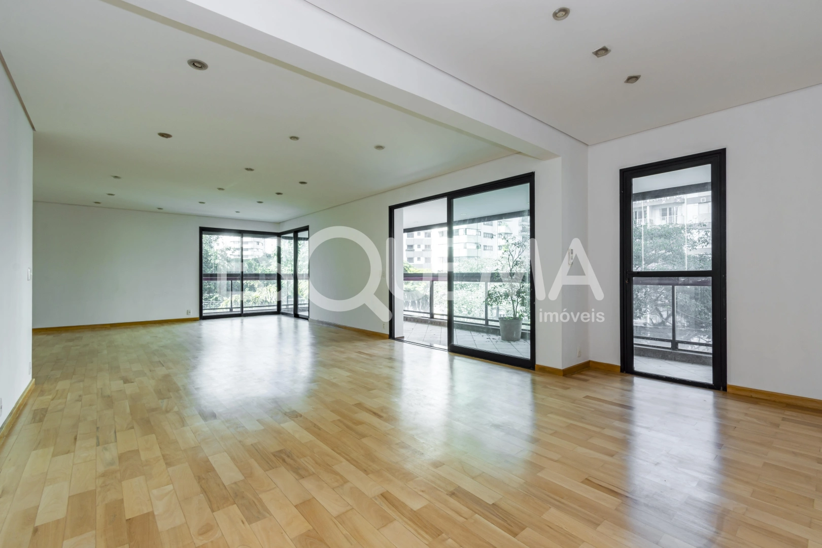 Apartamento amplo com ótima localização - Imagem 1
