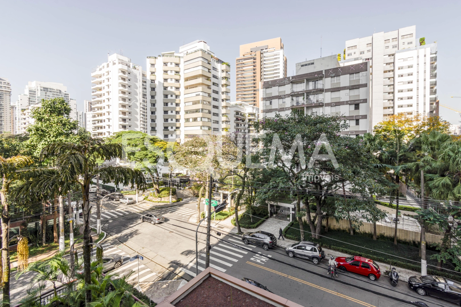 Apartamento amplo com ótima localização - Imagem 2
