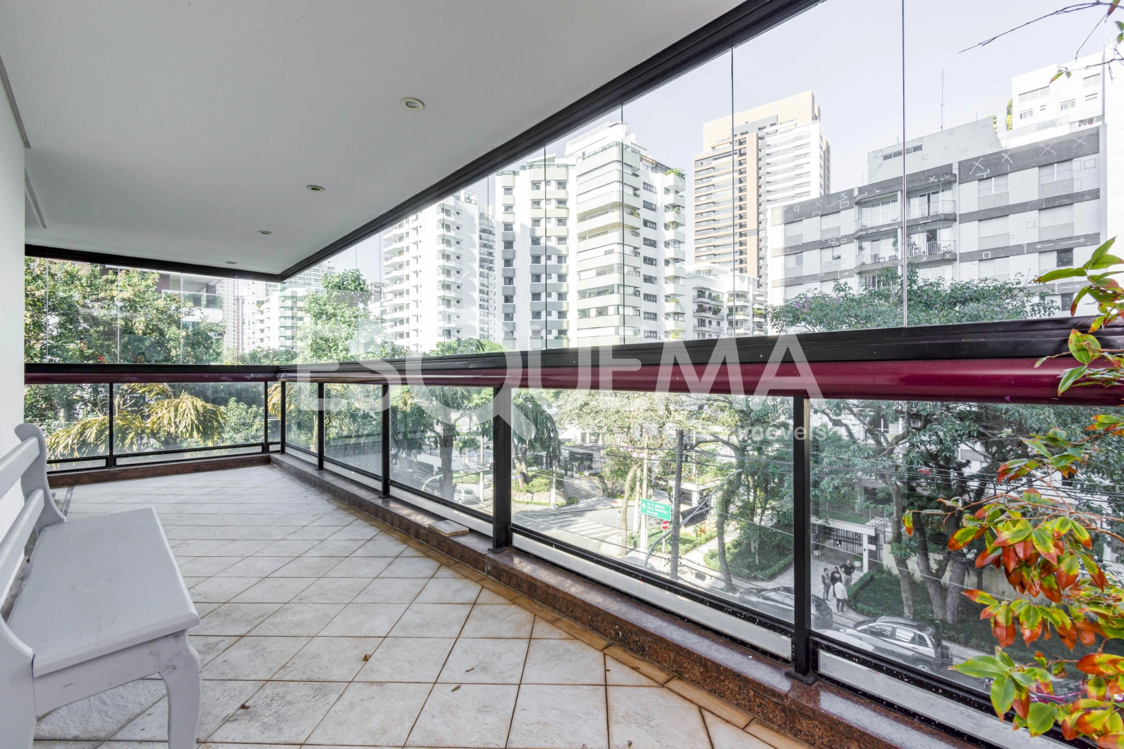 Apartamento amplo com ótima localização - Imagem 3