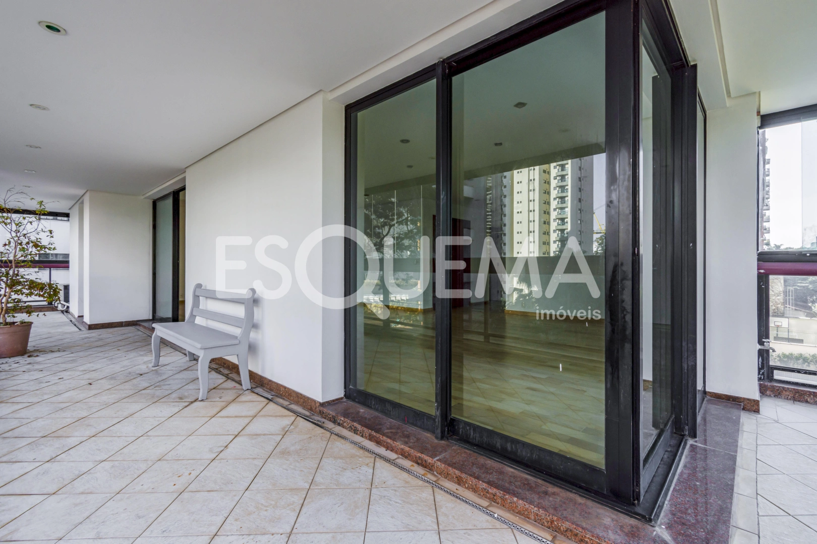 Apartamento amplo com ótima localização - Imagem 5