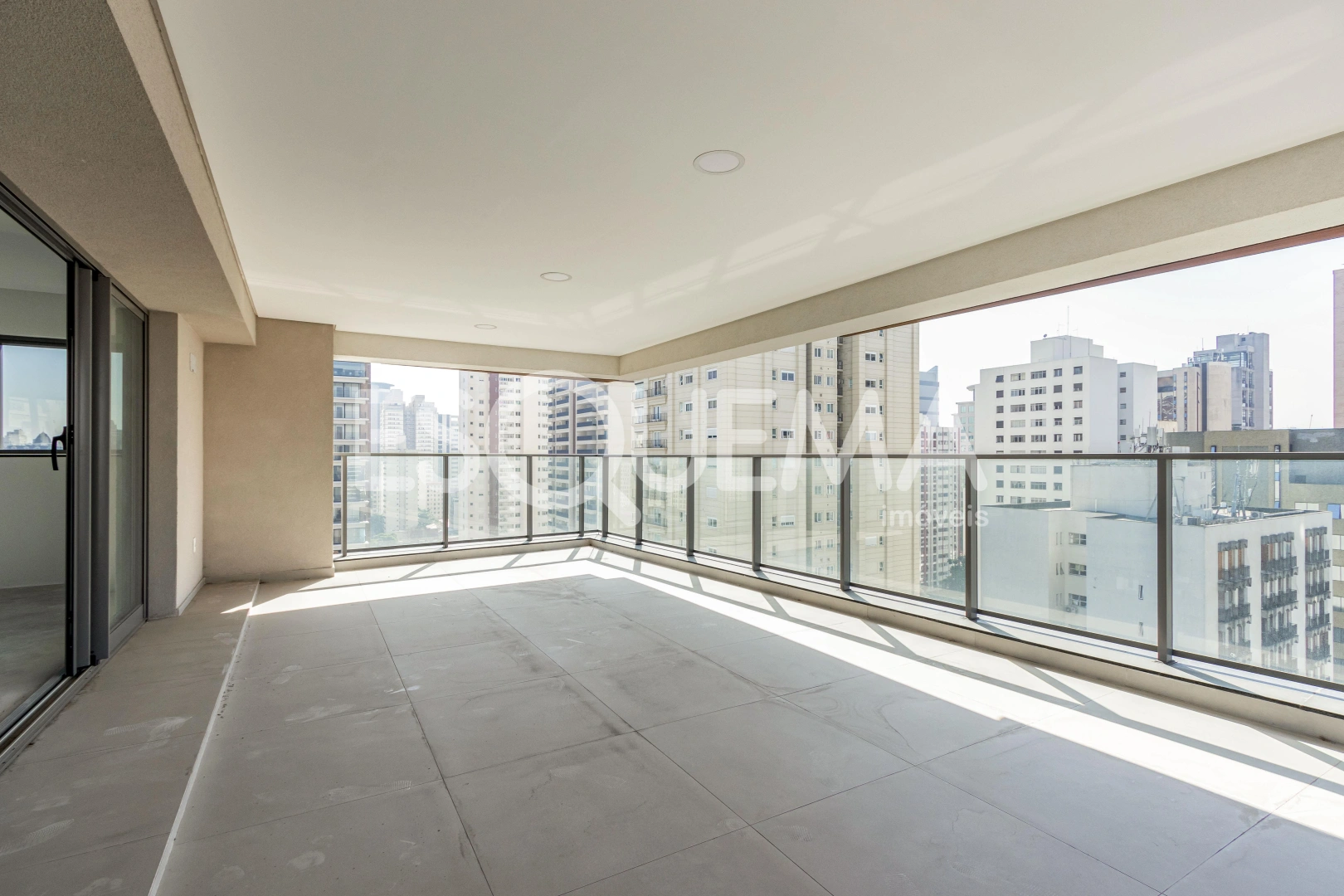 Apartamento luxuoso em ótima localização - Imagem 2
