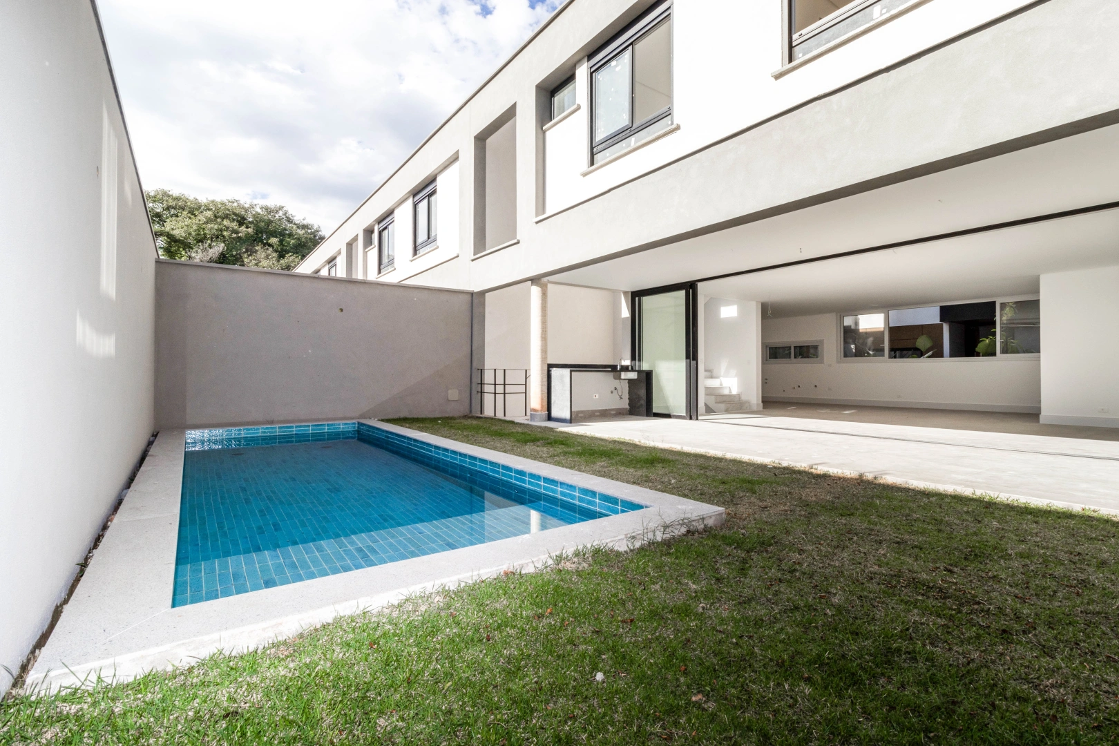 Casa nova em condomínio fechado - Imagem 1