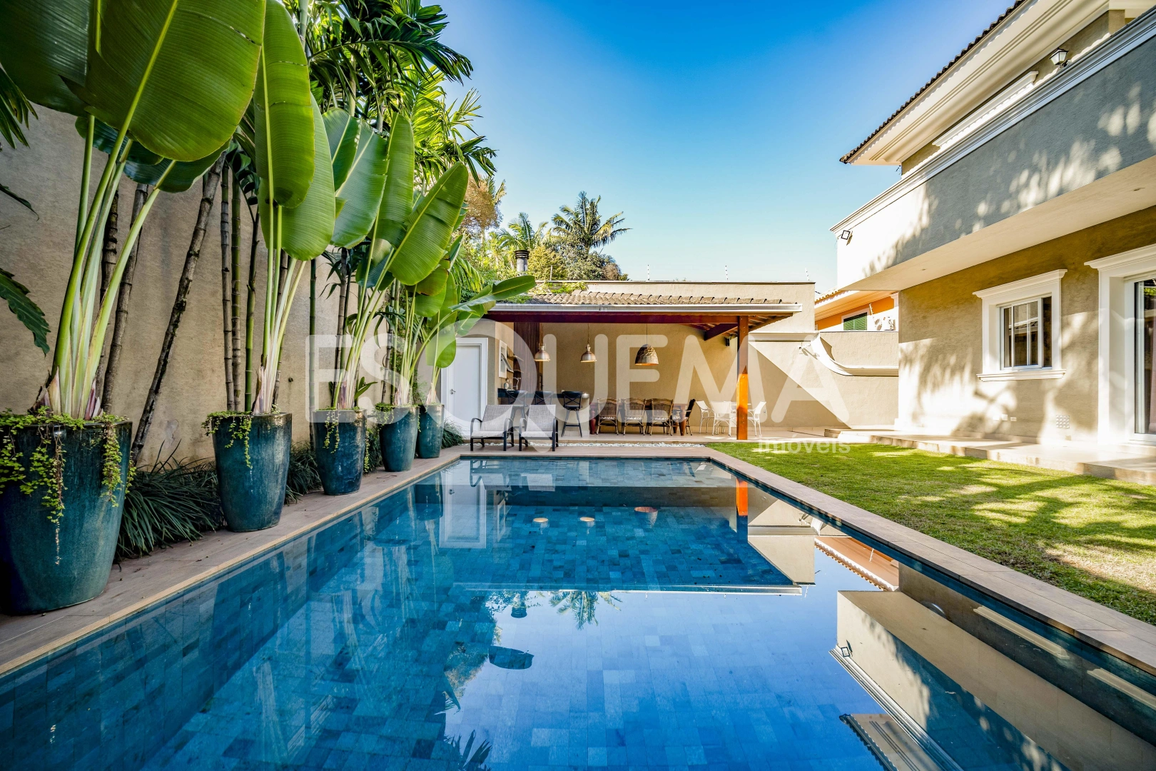 Casa em estilo clássico - Imagem 12
