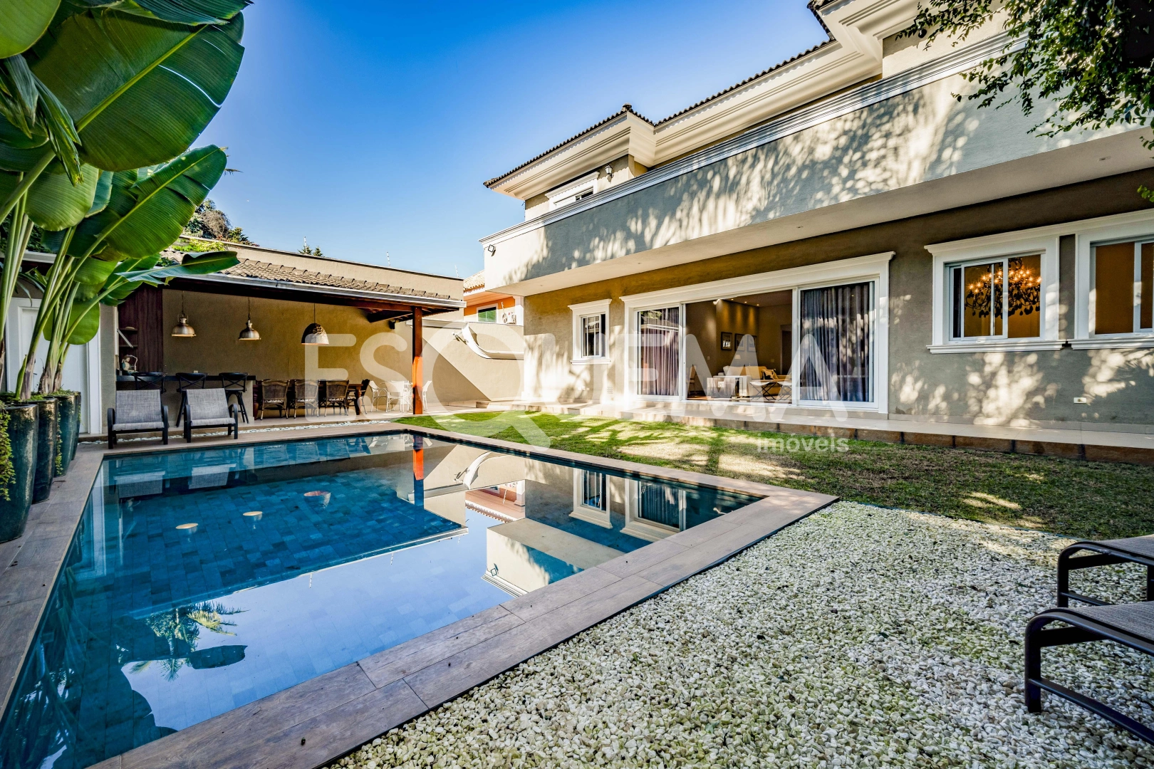 Casa em estilo clássico - Imagem 1