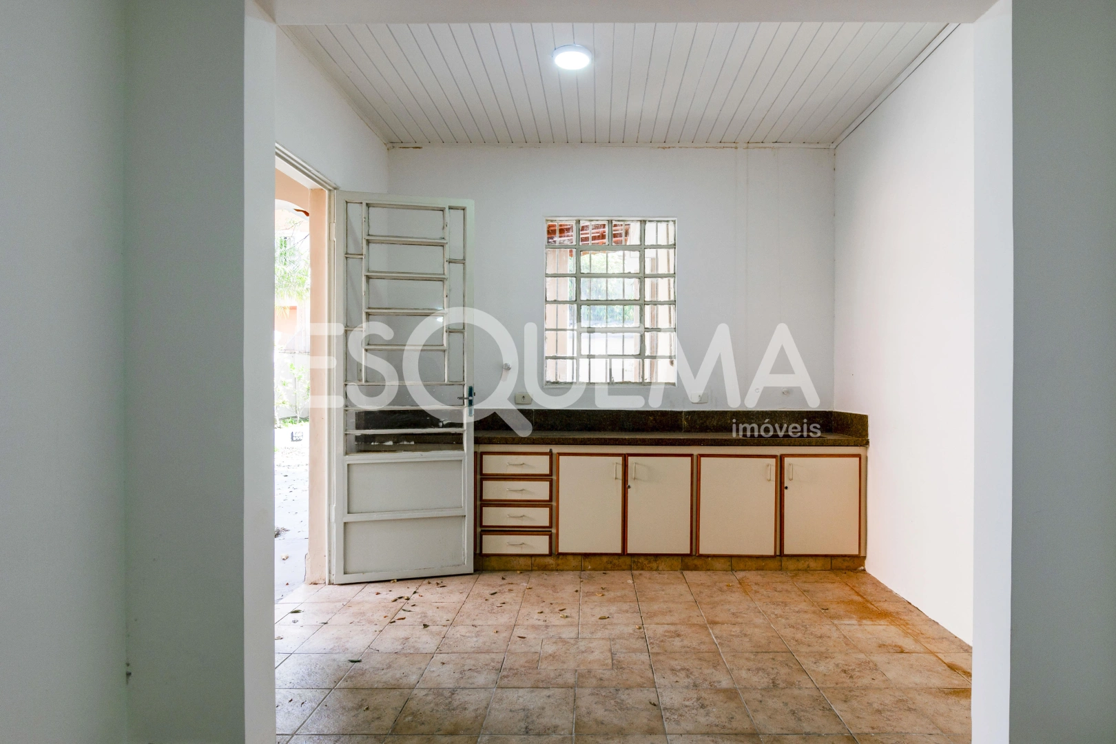 Sobrado comercial com amplo quintal - Imagem 7