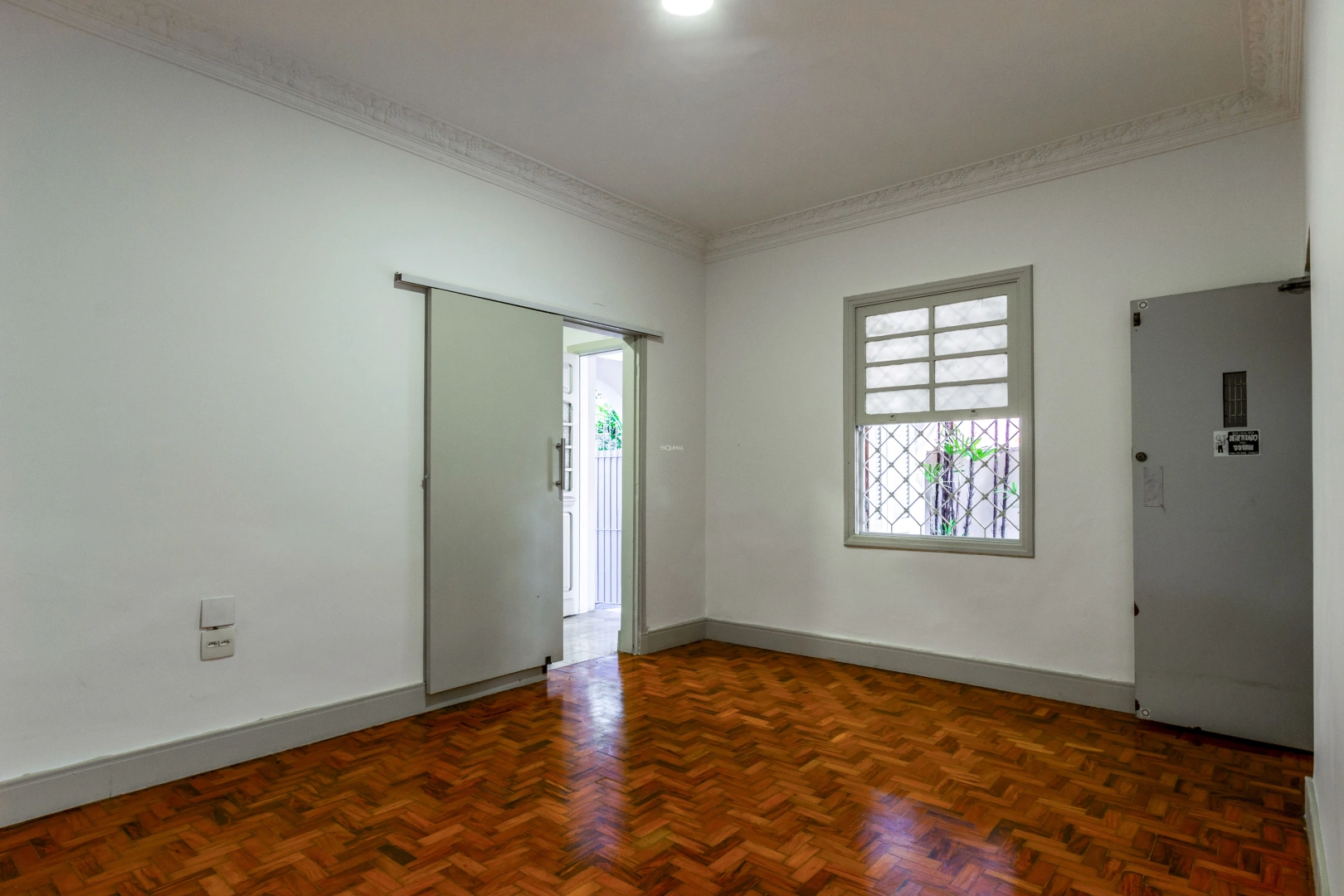 Sobrado comercial com amplo quintal - Imagem 9