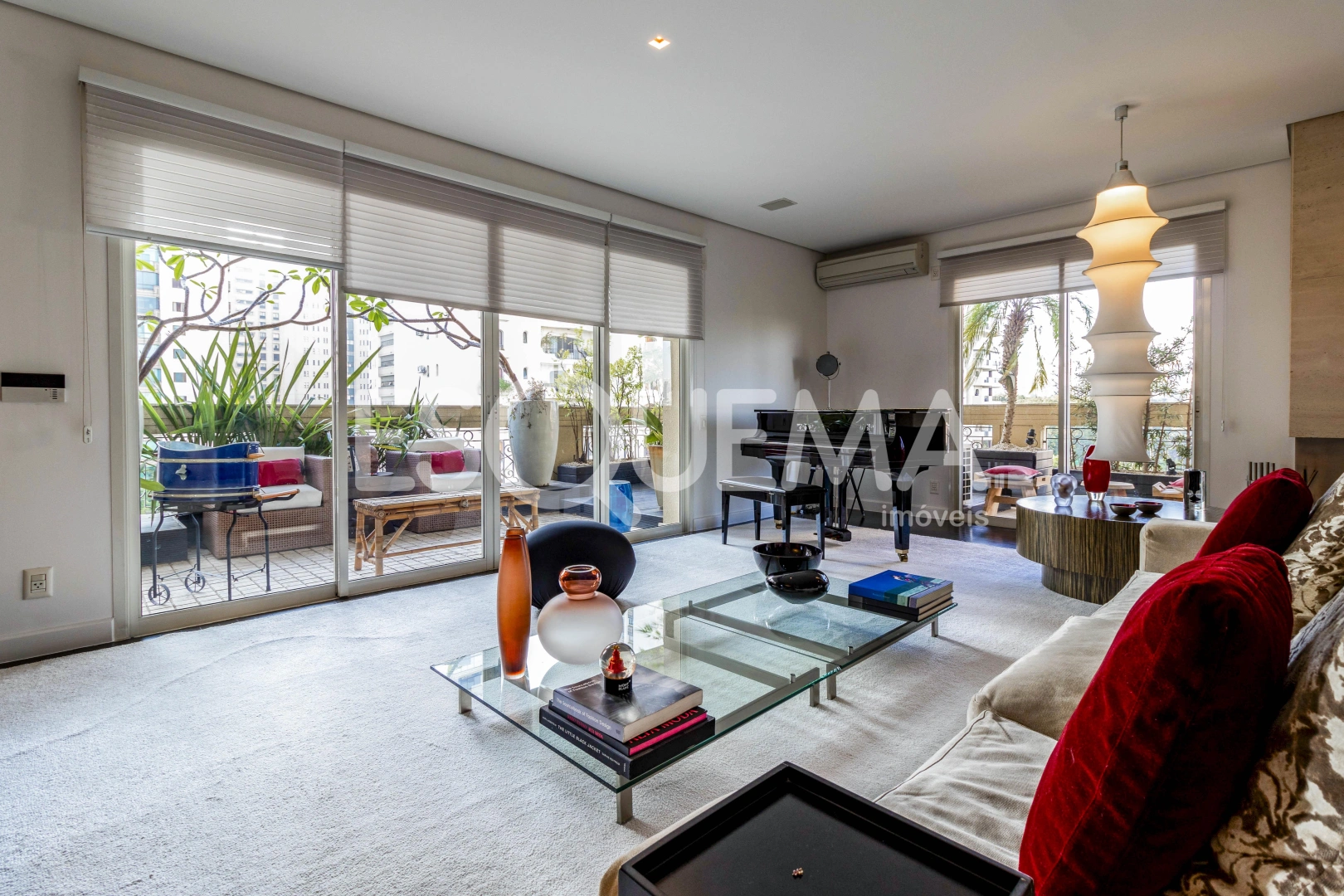 Apartamento com vista do bairro - Imagem 1