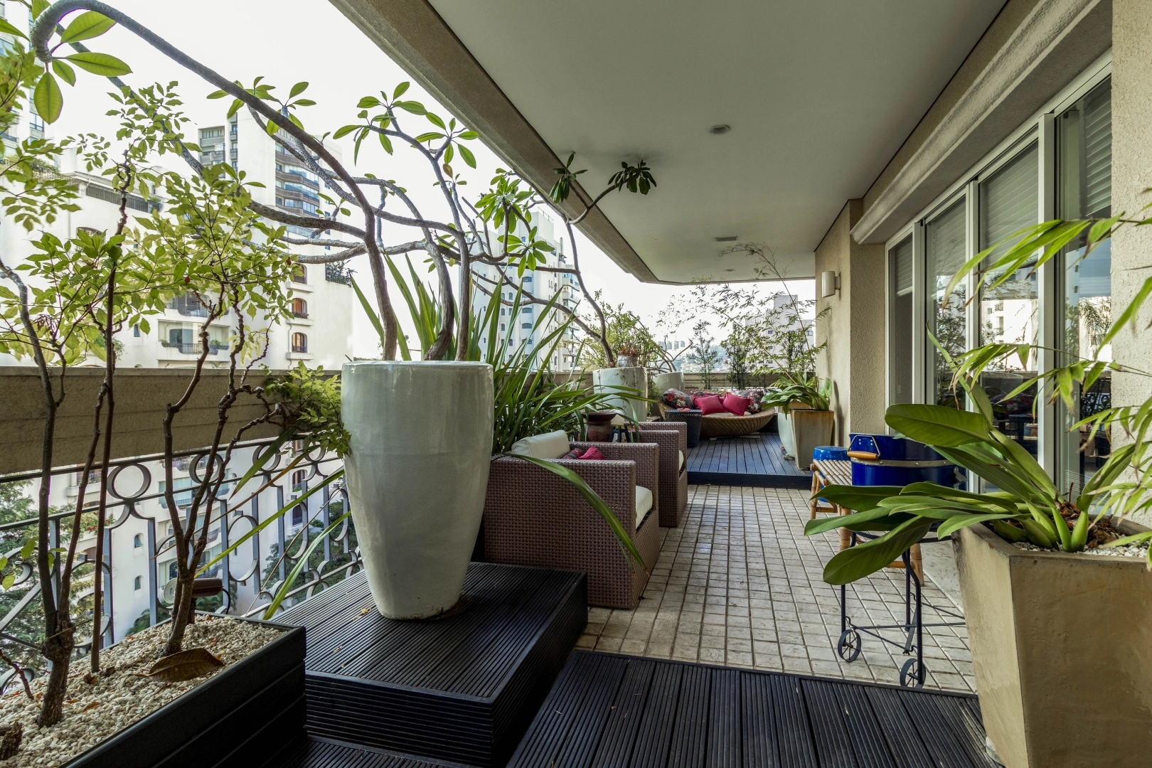 Apartamento com vista do bairro - Imagem 6