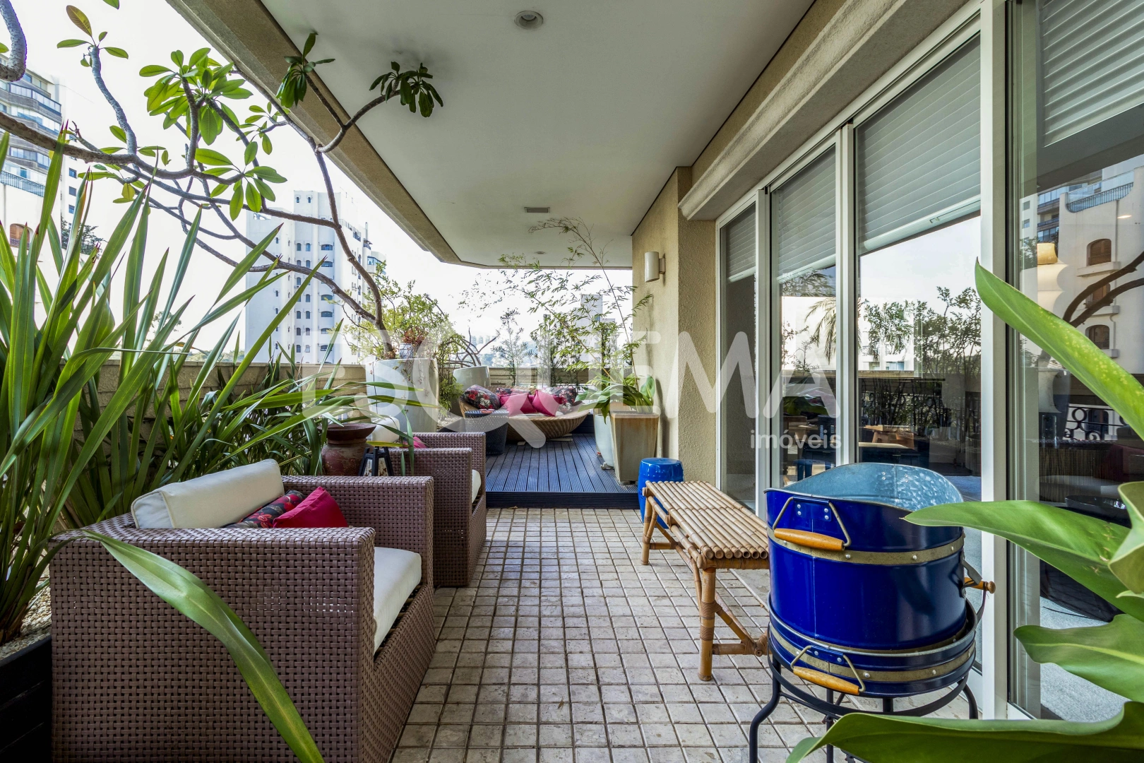 Apartamento com vista do bairro - Imagem 7