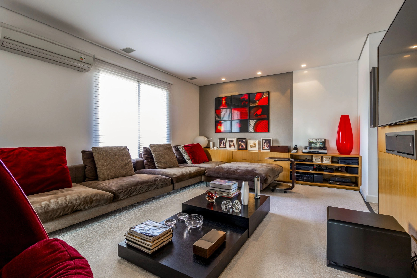 Apartamento com vista do bairro - Imagem 9