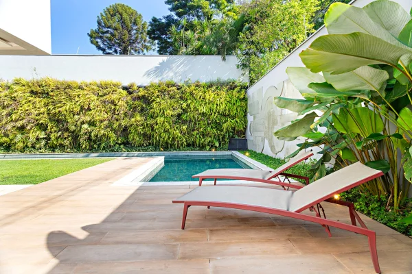 Casa em rua tranquila a passos do Parque Ibirapuera