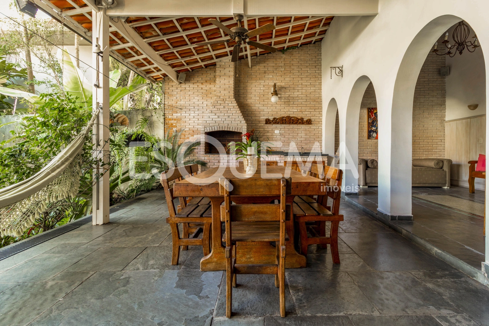 Casa em rua tranquila e arborizada - Imagem 5