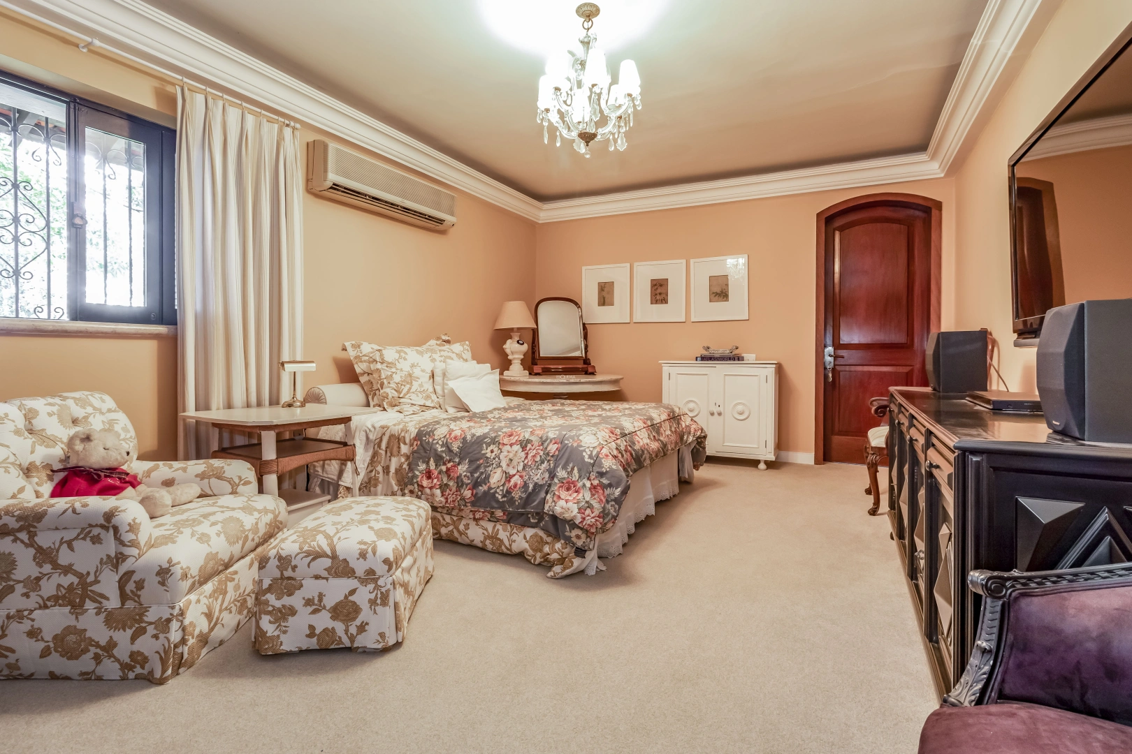 Mansão em estilo Toscano - Imagem 12