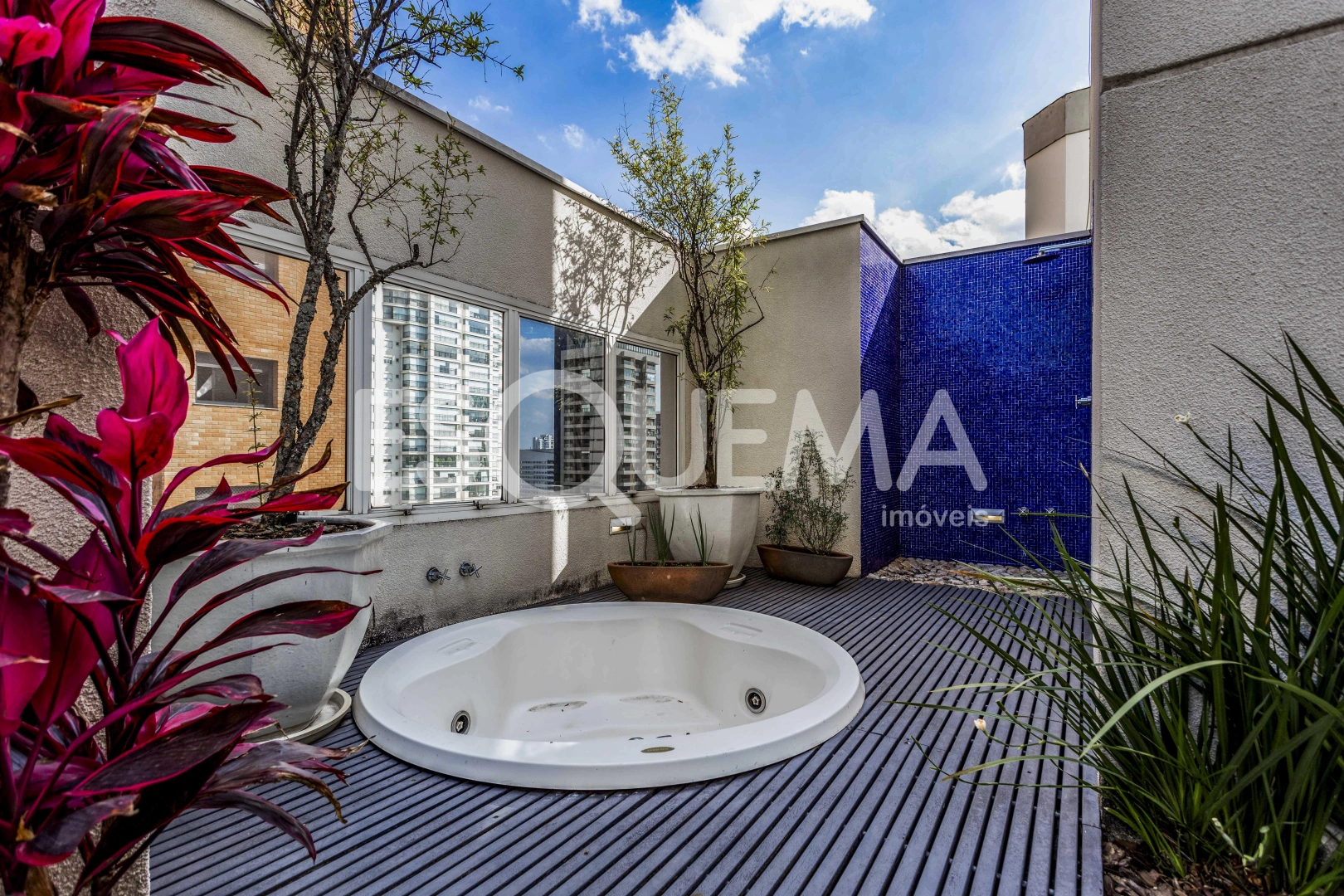 Cobertura em edifício moderno - Imagem 5
