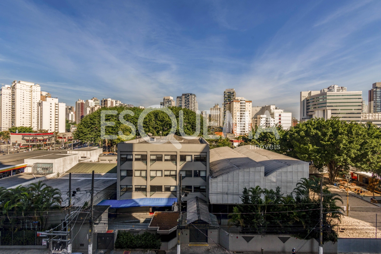 Apartamento com 4 suítes em edifício neoclássico - Imagem 10