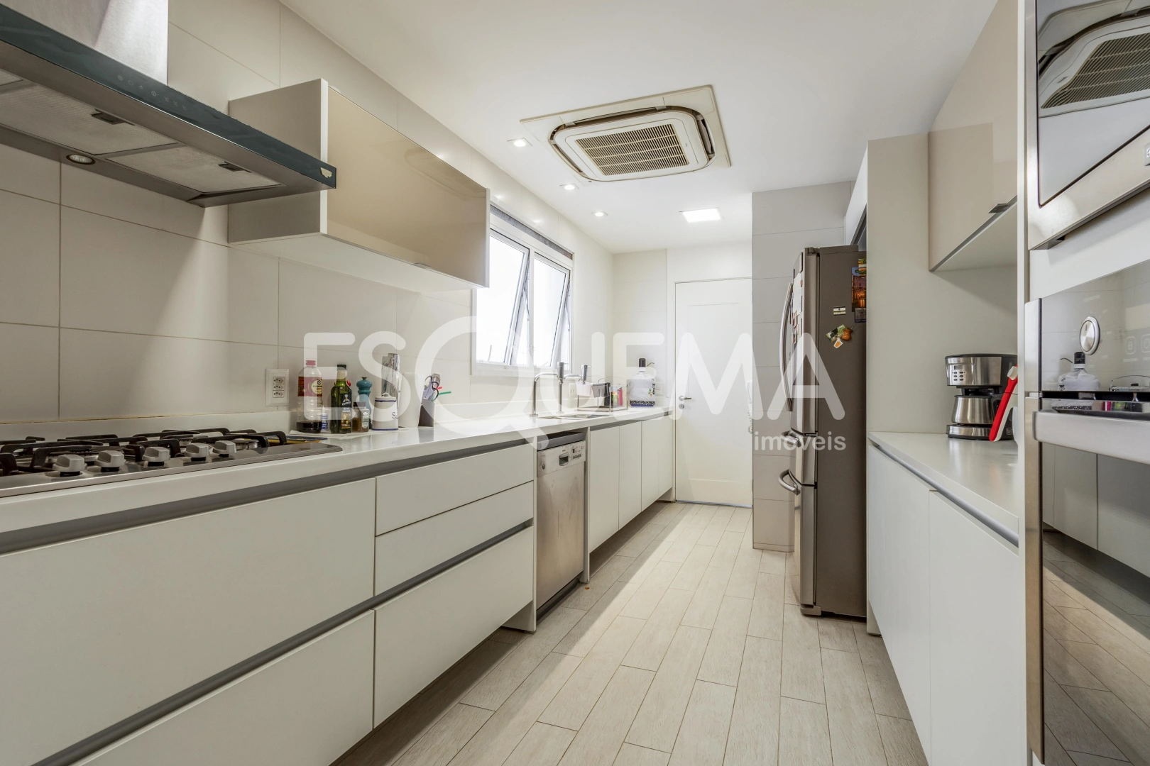 Apartamento com 4 suítes em edifício neoclássico - Imagem 12