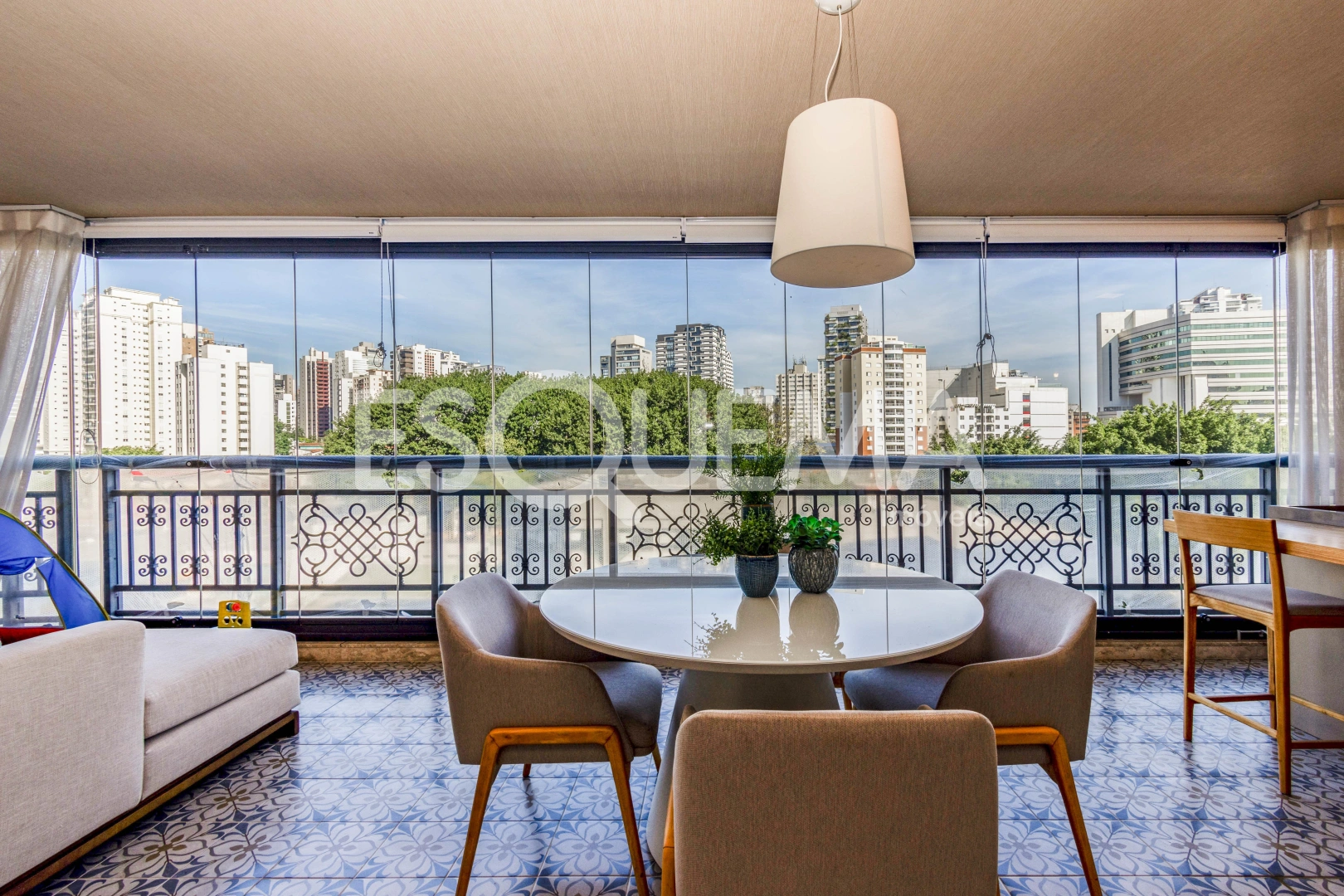 Apartamento com 4 suítes em edifício neoclássico - Imagem 3