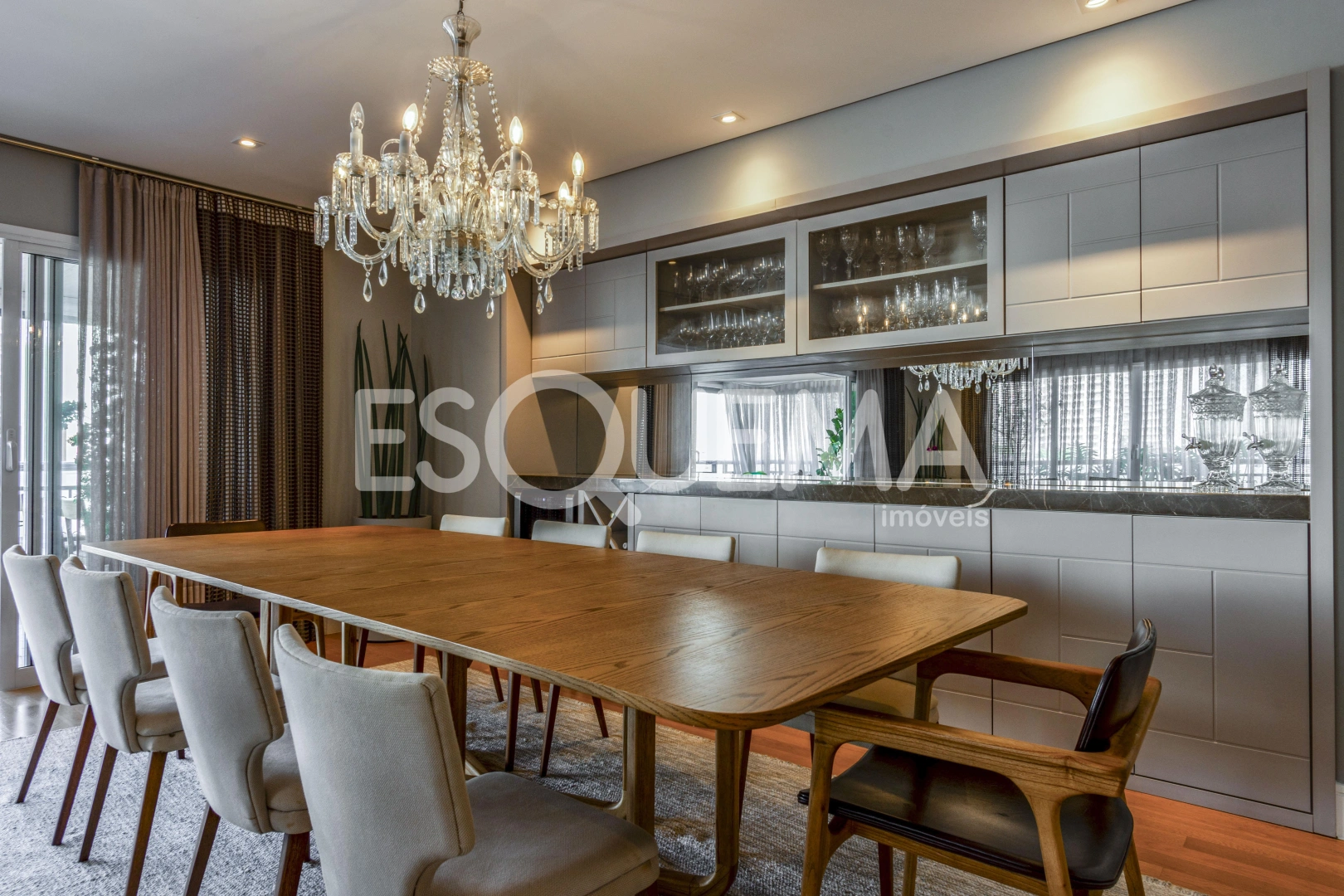 Apartamento com 4 suítes em edifício neoclássico - Imagem 7
