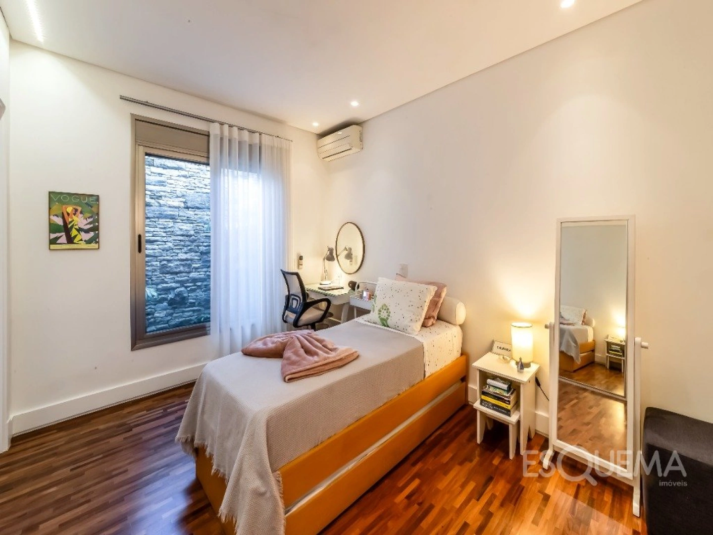 Casa térrea reformada em ótima localização - Imagem 11