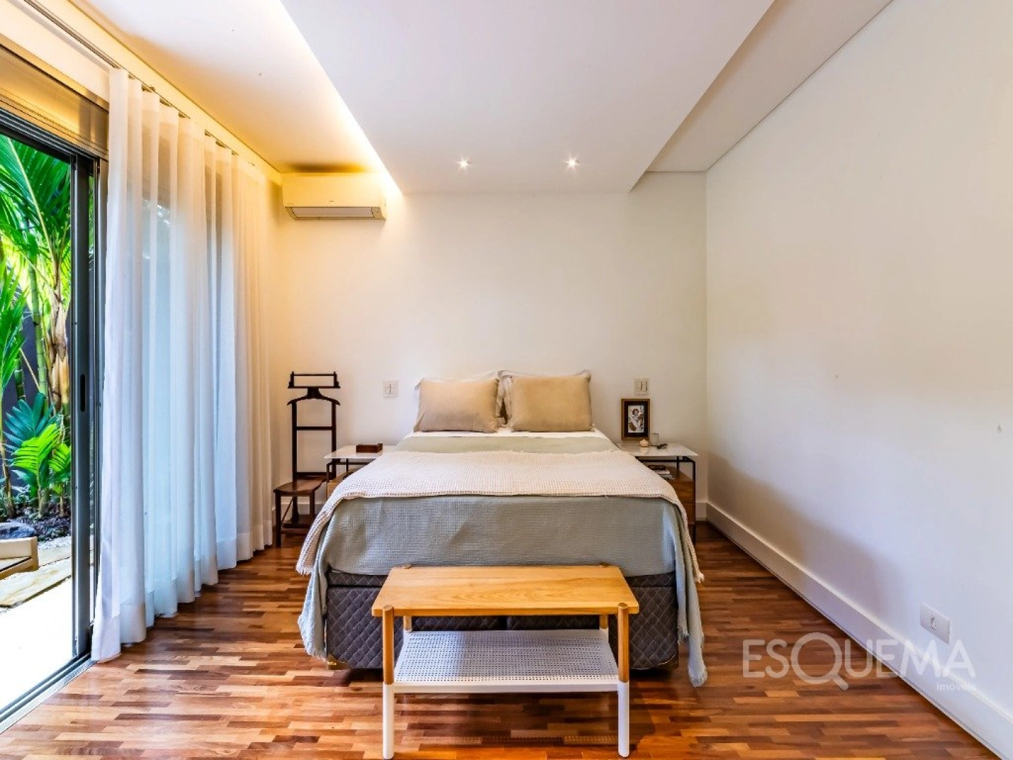 Casa térrea reformada em ótima localização - Imagem 13